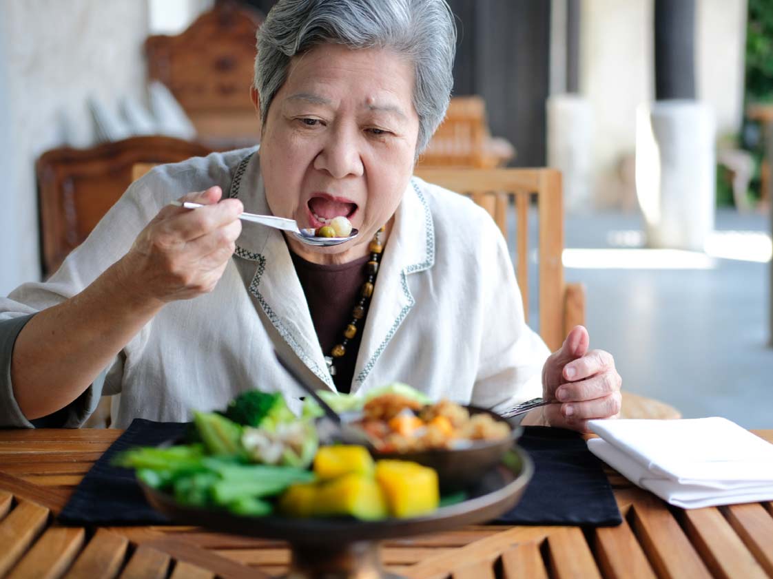 6 วิธี การรับประทานอาหารในผู้สูงอายุ เมื่ออายุมากขึ้น